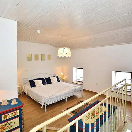 Beautiful In Smarje With Kitchen Holiday home