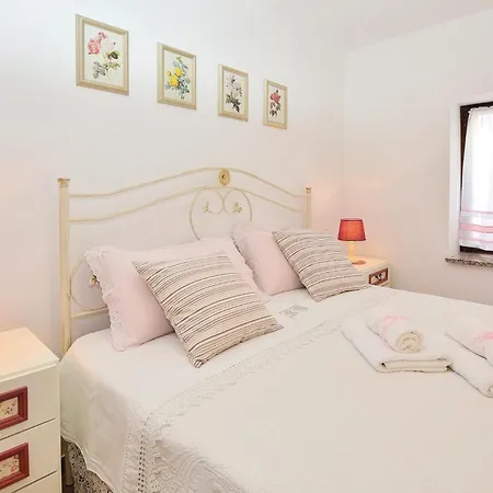 Holiday home Beautiful In Smarje With Kitchen
